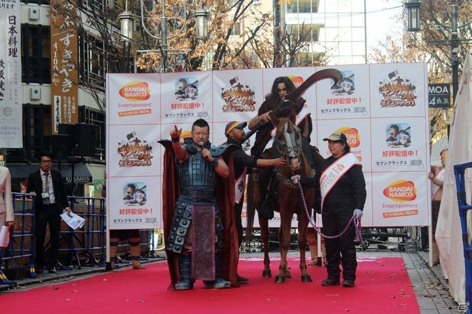 ケンドーコバヤシさんが王騎に扮して登場！動く戦国合戦図も公開された「キングダム セブンフラッグス」PRイベントレポートの画像9