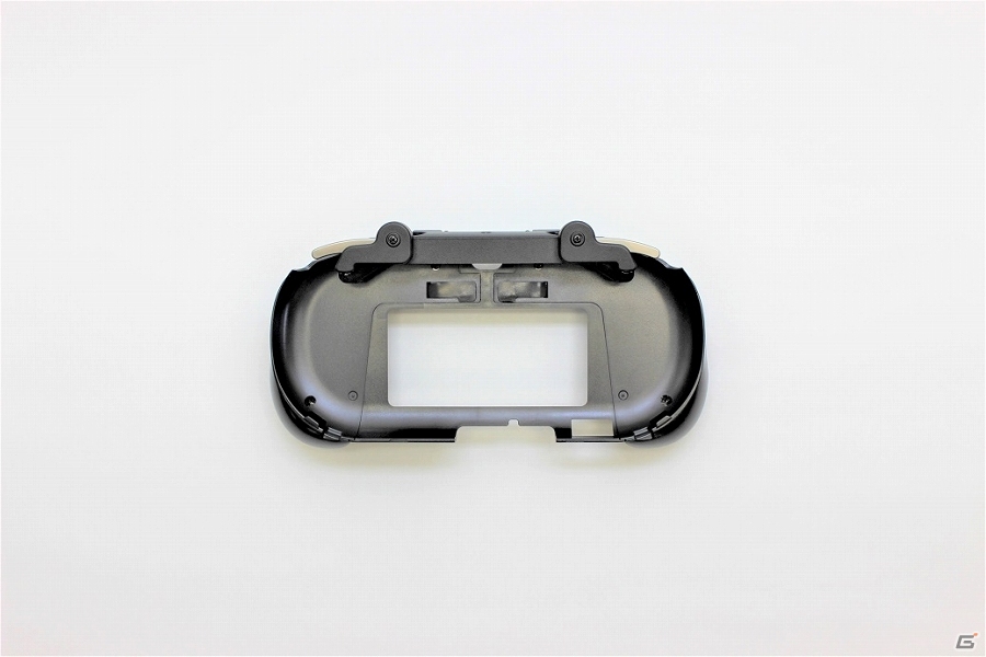 PS Vita専用「L2/R2ボタン搭載グリップカバー」の新型となる「前面背面タッチパッド対応型 L2/R2ボタン搭載グリップカバー」が12月24日に発売の画像4
