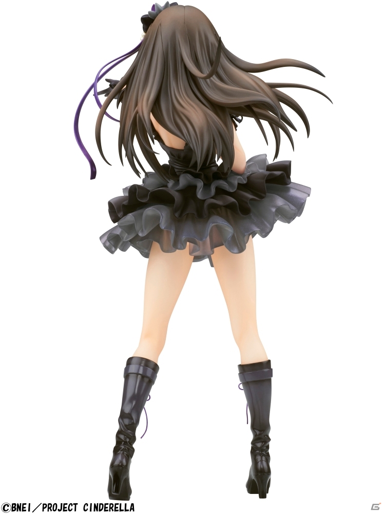 「アイドルマスター シンデレラガールズ」渋谷凛がTriad Primus衣装で立体化！マイクを手に黒のフリルスカートで凛としたポーズを披露の画像6