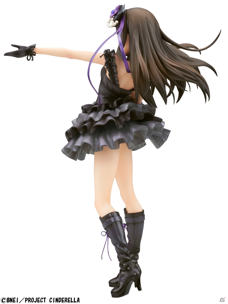 「アイドルマスター シンデレラガールズ」渋谷凛がTriad Primus衣装で立体化！マイクを手に黒のフリルスカートで凛としたポーズを披露の画像7
