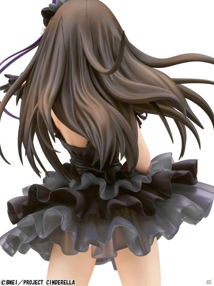 「アイドルマスター シンデレラガールズ」渋谷凛がTriad Primus衣装で立体化！マイクを手に黒のフリルスカートで凛としたポーズを披露の画像9