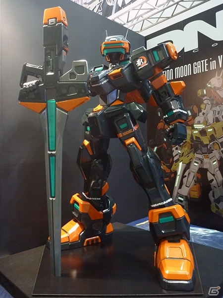 「電脳戦機バーチャロン」ヒューマンサイズの「MBV-04テムジン」記念モニュメントがAnimeJapan 2017に登場！受注生産も実施決定の画像3