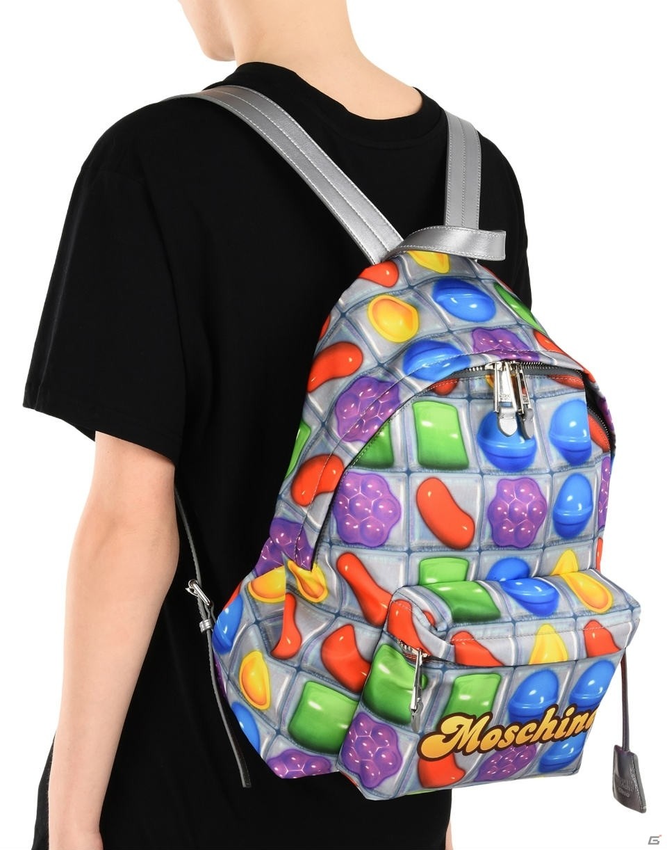 「キャンディークラッシュ」×MOSCHINOの限定コレクションが発表！リュックや水着、携帯カバーがラインナップの画像1