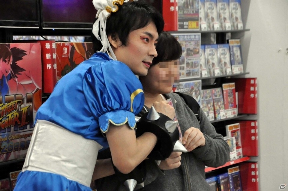 春麗コスの綾野APがユーザーと真剣勝負！Nintendo Switch「ウルトラストリートファイターII」発売日店頭イベントをレポートの画像3