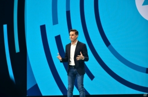 Andrew Wilson氏