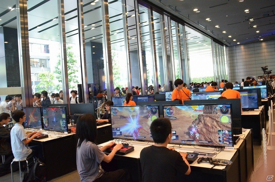 出演声優陣によるトークショーや「GUNDAM VERSUS」世界最速大会が行われた「ガンダムバーサスまつりin秋葉原」をレポートの画像2