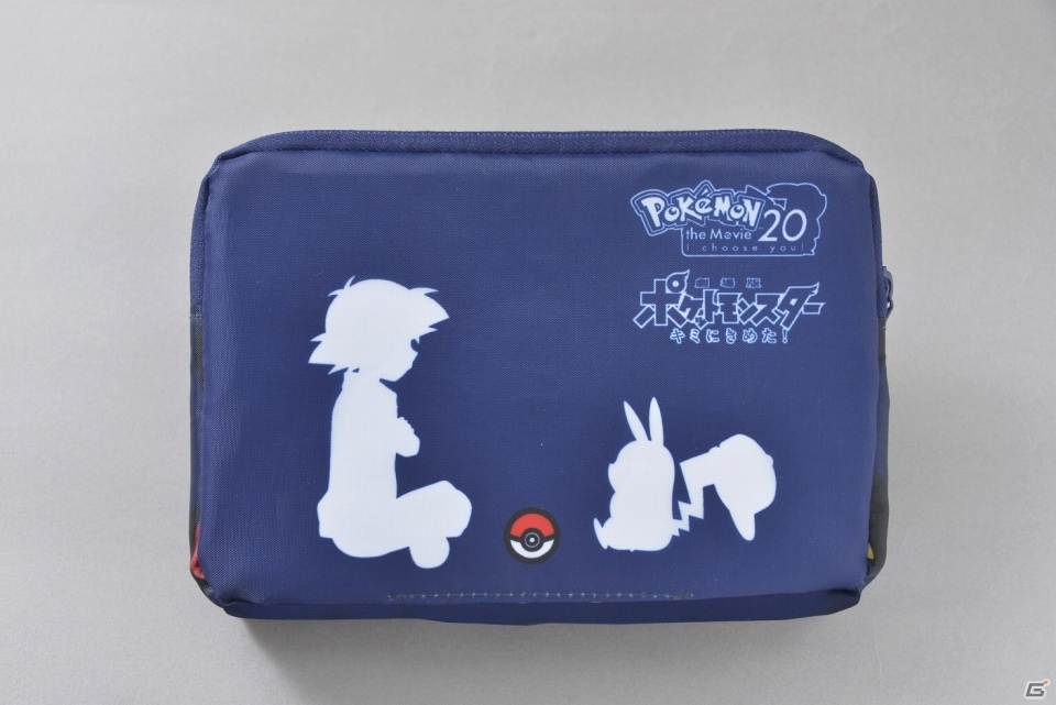 「ポケモンぴあ～Pokemon The Movie 20th Titles Anniversary Book～」が本日発売―付録はポーチにもなる特製リュックの画像2