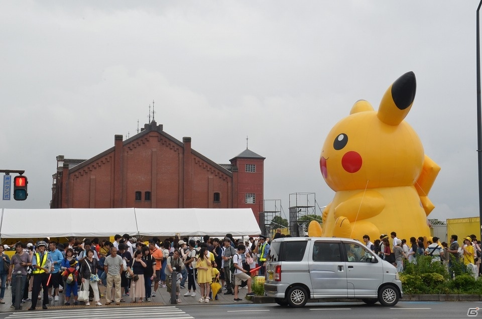 みなとみらい一帯が黄色に染まった「ピカチュウ大量発生チュウ！」をレポート！“ミュウツー”のレイドバトルの様子もお届けの画像1