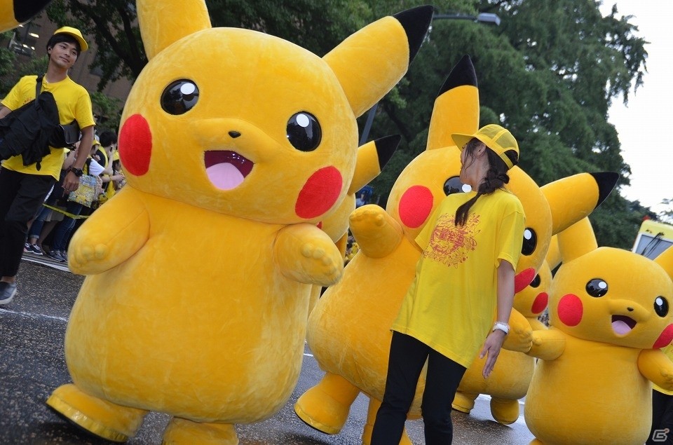 みなとみらい一帯が黄色に染まった「ピカチュウ大量発生チュウ！」をレポート！“ミュウツー”のレイドバトルの様子もお届けの画像19