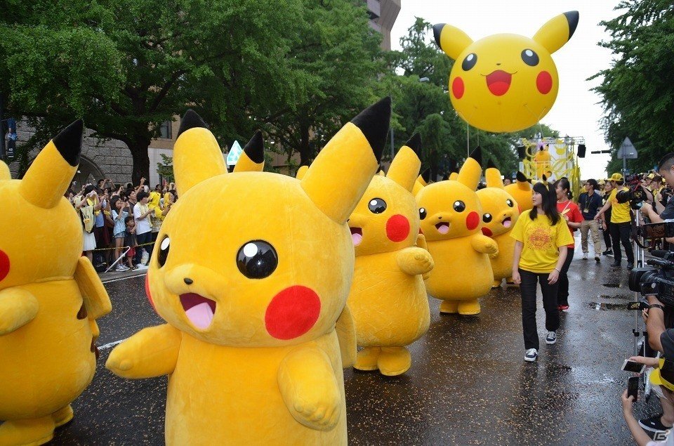 みなとみらい一帯が黄色に染まった「ピカチュウ大量発生チュウ！」をレポート！“ミュウツー”のレイドバトルの様子もお届けの画像20