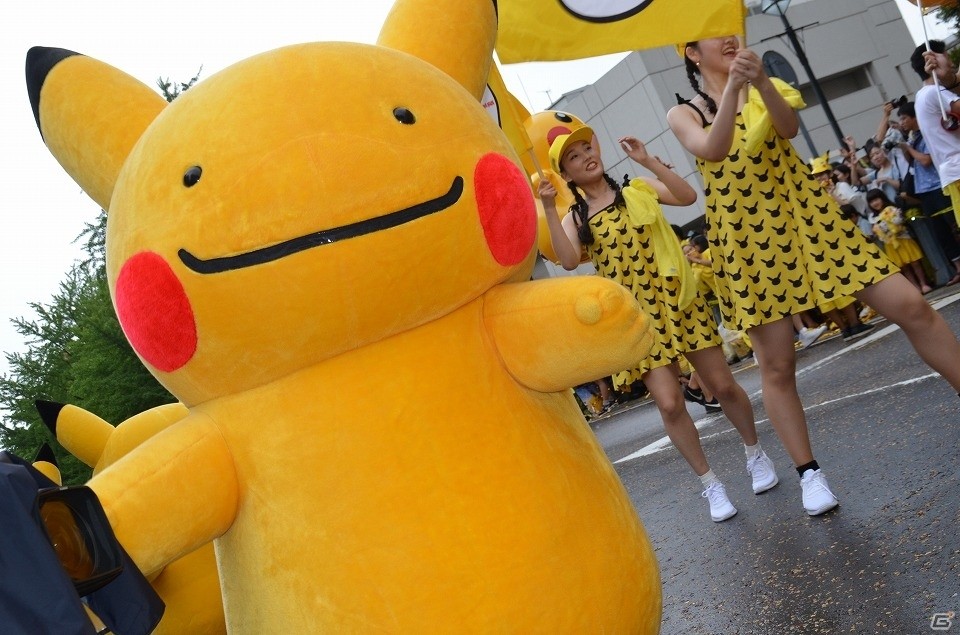 みなとみらい一帯が黄色に染まった「ピカチュウ大量発生チュウ！」をレポート！“ミュウツー”のレイドバトルの様子もお届けの画像27