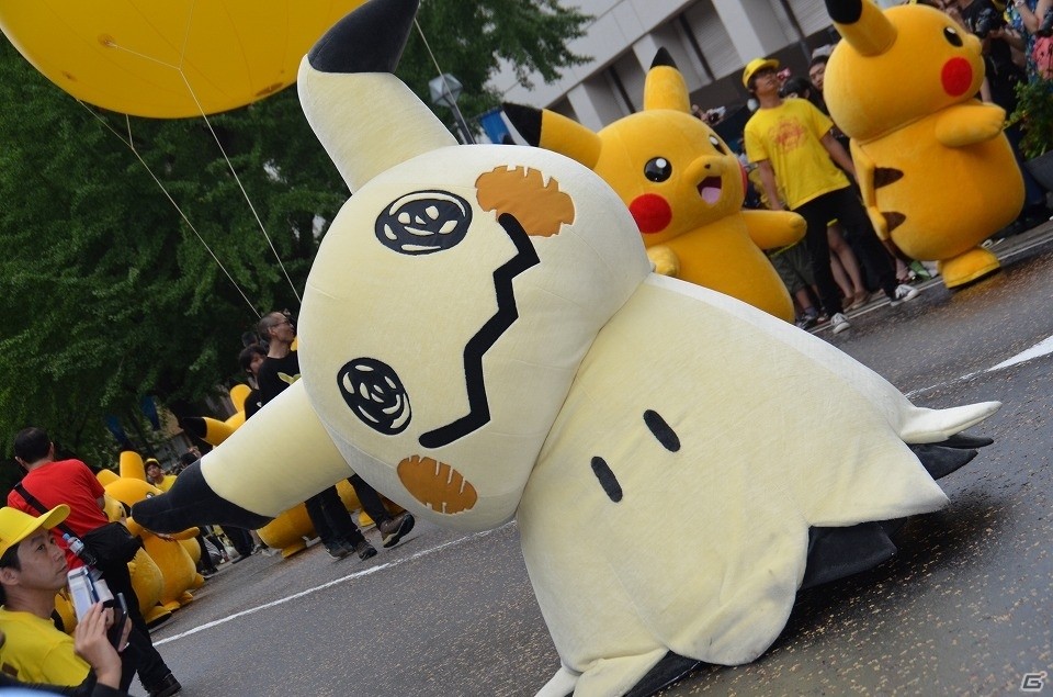 みなとみらい一帯が黄色に染まった「ピカチュウ大量発生チュウ！」をレポート！“ミュウツー”のレイドバトルの様子もお届けの画像29