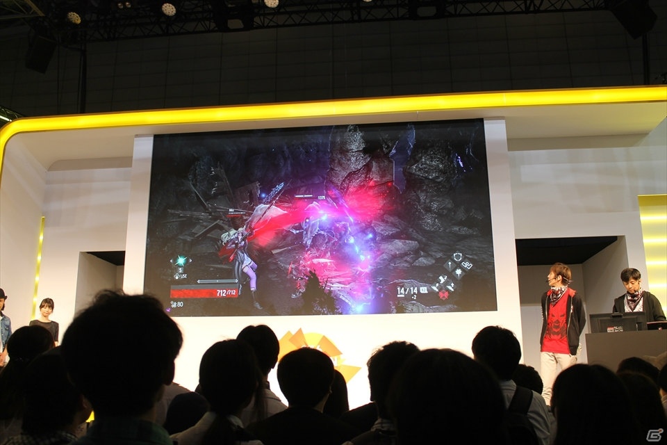 【TGS 2017】石川界人さんが実機プレイに挑戦！バディを演じる声優陣も登壇した「CODE VEIN スペシャルステージ」の画像20