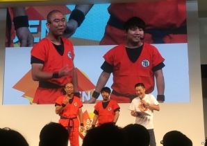 【TGS 2017】地球人最強？！のゲスト・亀田興毅やコロチキが「ドラゴンボールZ ドッカンバトル」ステージにてチャレンジバトルに挑戦！の画像2