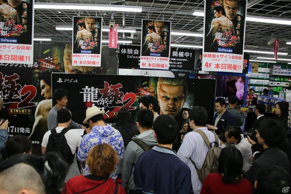 名越総合監督のサイン会と合同インタビューも行われた「龍が如く 極2」店頭体験会をレポートの画像5