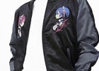 向かい合うレム・ラムと共に！「Re：ゼロから始める異世界生活」2人の刺繍が施された「スカジャン」が登場
