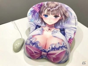 岸田メル氏の描き下ろしイラストを使用した「等身大マウスパッド