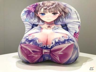 岸田メル氏の描き下ろしイラストを使用した「等身大マウスパッド 白井日菜子（BLUE REFLECTION）」の受注販売が12月1日スタートの画像6
