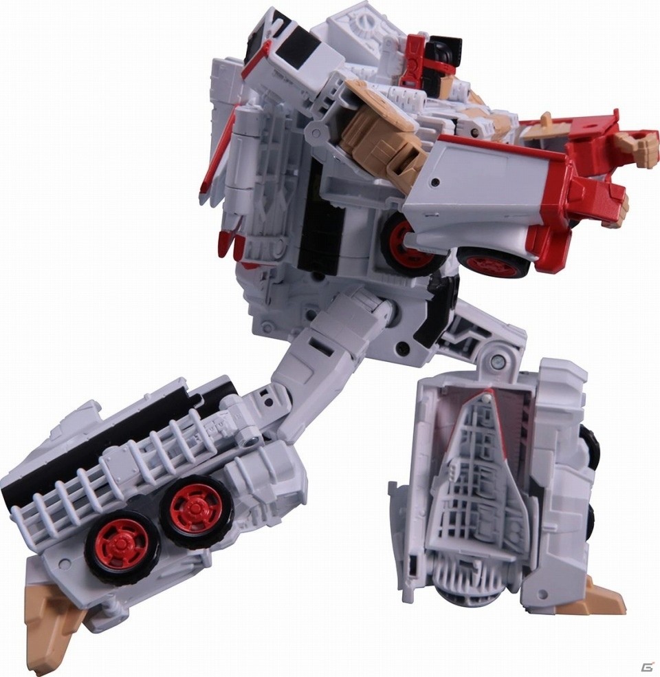「ストリートファイターII」と「トランスフォーマー」がコラボ！変形フィギュアセットが2018年5月下旬発売の画像2