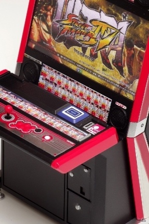 ウルトラストリートファイターIV」アーケード筐体のプラモデルが