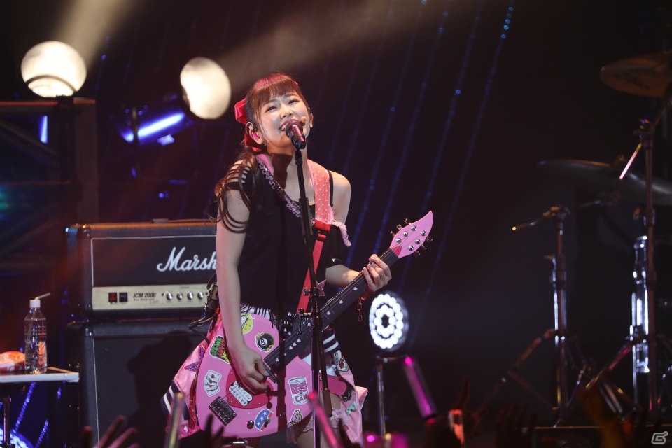 4人目のメンバー”を巻き込んだ自由なパフォーマンスで魅せた「Tokyo