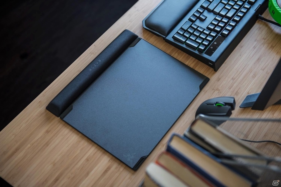 Razer、2種類の表面を使い分けられるマウスマット「Razer Vespula V2」＆USB Type-C接続のカナル型ヘッドセット「Razer Hammerhead USB-C」を国内販売決定の画像2