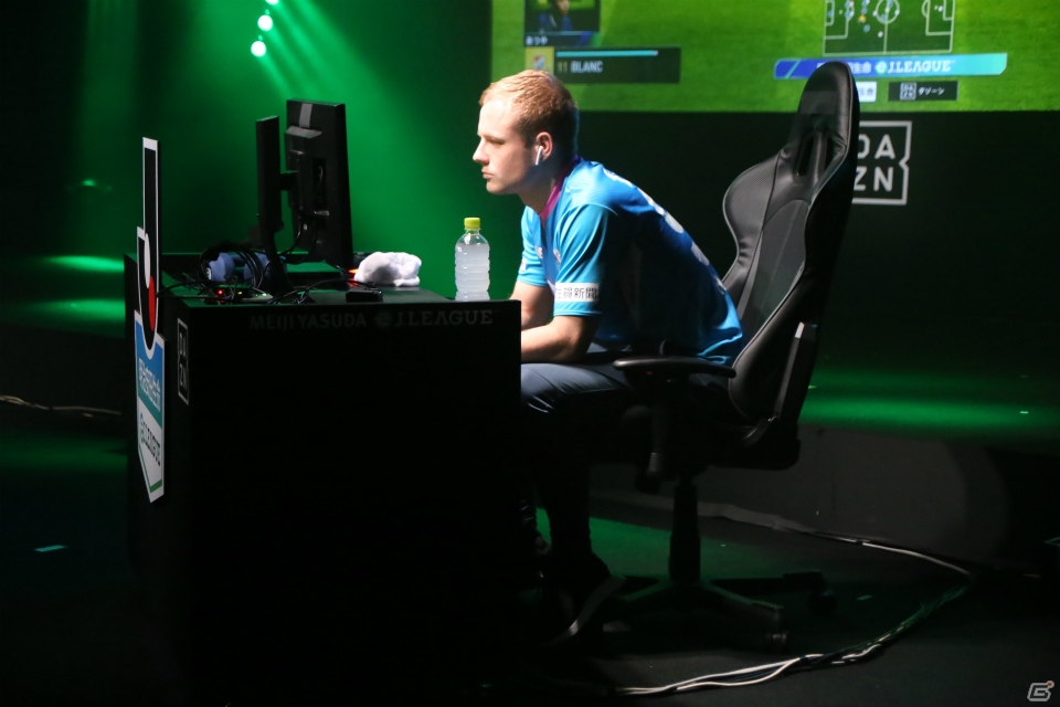 Jリーグが主宰する初のeスポーツ大会「明治安田生命eJ.LEAGUE」の決勝トーナメントが開催―かーる選手（浦和レッズ）が初代王者に！の画像7