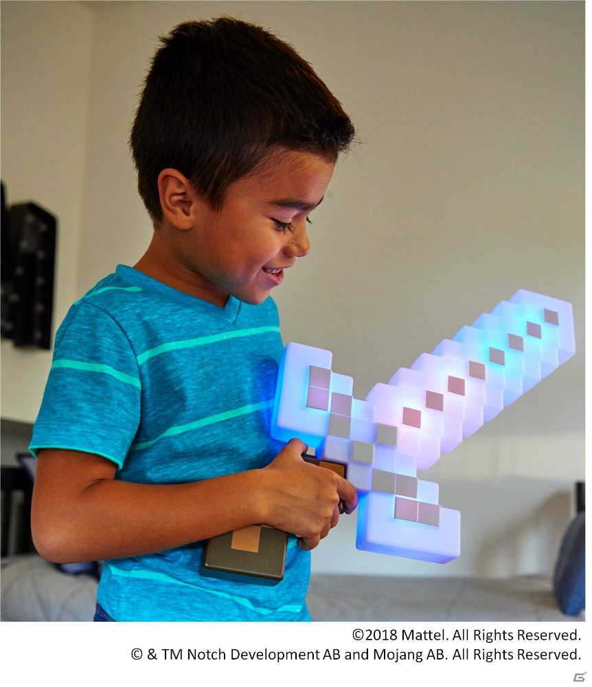 マインクラフトで人気の武器がなりきりアイテムに！「マインクラフト ライト＆サウンド・アドベンチャーソード」が5月下旬より発売の画像1