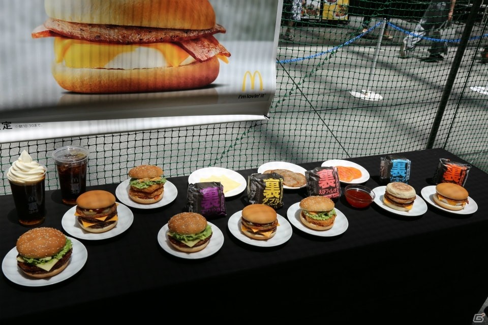 「マックの裏メニュー」と「ウイニングイレブン 2018」がコラボ、PR発表会には「サッカーの神様」ジーコ氏も登場！の画像2