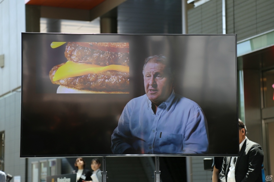 「マックの裏メニュー」と「ウイニングイレブン 2018」がコラボ、PR発表会には「サッカーの神様」ジーコ氏も登場！の画像7