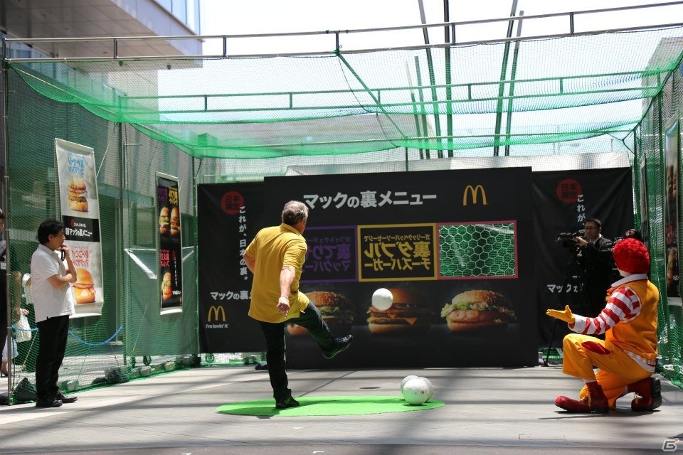 「マックの裏メニュー」と「ウイニングイレブン 2018」がコラボ、PR発表会には「サッカーの神様」ジーコ氏も登場！の画像9
