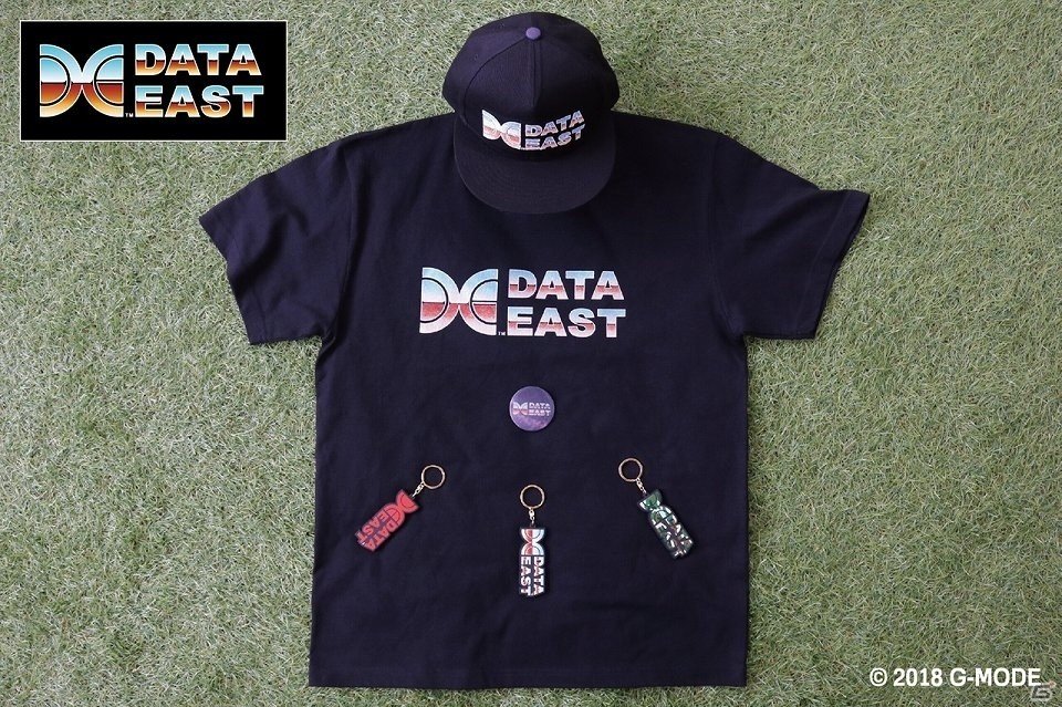 往年のゲームメーカー「データイースト」公式グッズが登場！ロゴを活かしたTシャツや缶バッジなどがラインナップの画像1