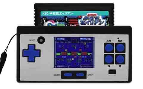 懐かしのFCゲームをコンパクト液晶で楽しめる互換機「8ビットポケット」が7月3日に発売！