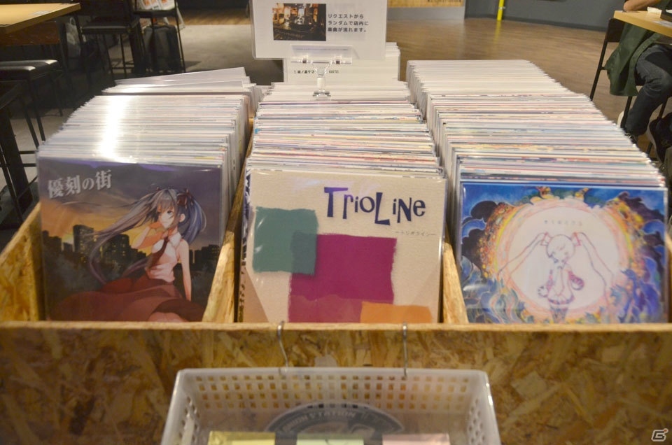 新曲「センシティブサマー」をはじめとした1,000以上の楽曲が楽しめる「初音ミク MUSIC CAFE」内覧レポートの画像4