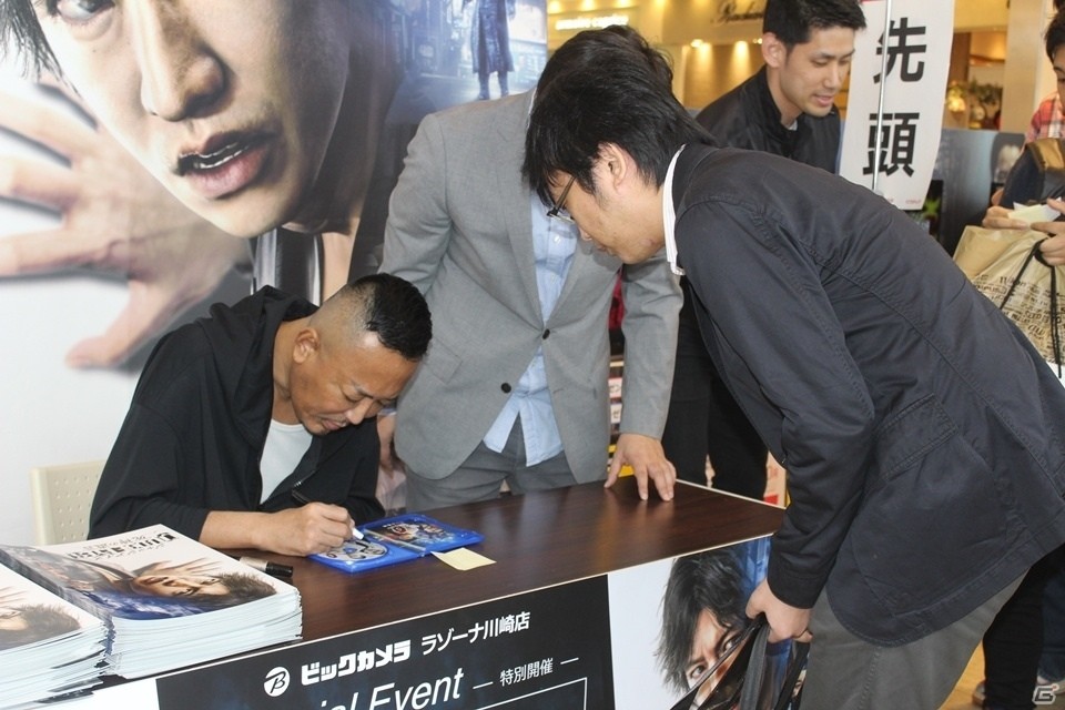 「JUDGE EYES:死神の遺言」店頭体験会＆総合監督・名越稔洋氏サイン会レポートの画像4