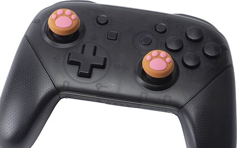 サイバーガジェット、「アナログスティックカバーねこにゃん」の新色「黒×グレー」と「茶×ピンク」が11月26日に発売！