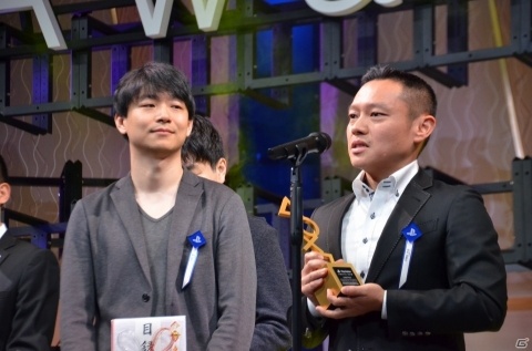 中元志都也氏(右)