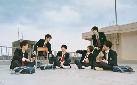 新TVCMの公開に合わせてSixTONES×「モンスト」の巨大ポスターが渋谷駅地下通路に登場！