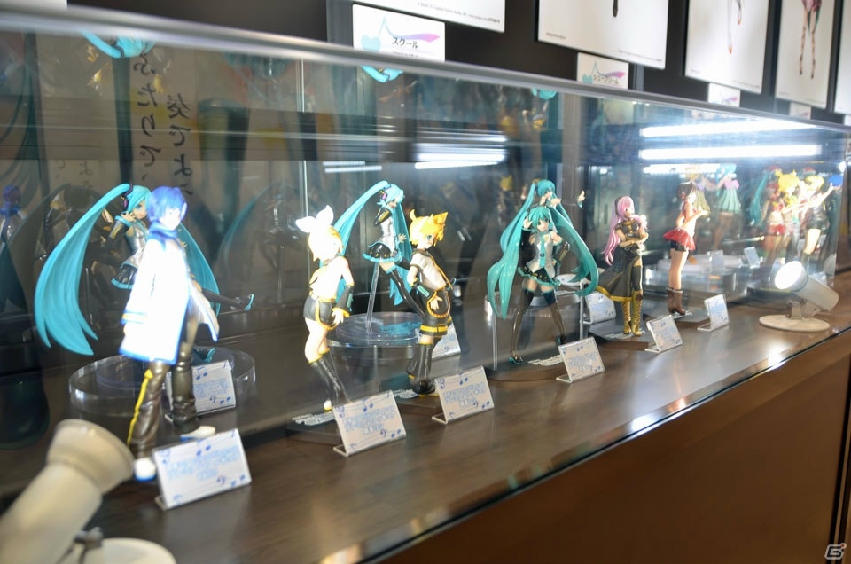 秋葉原で新たにオープンする「Akib@ko」で行われる「初音ミク Project DIVA 10周年展」の内覧会をレポートの画像6