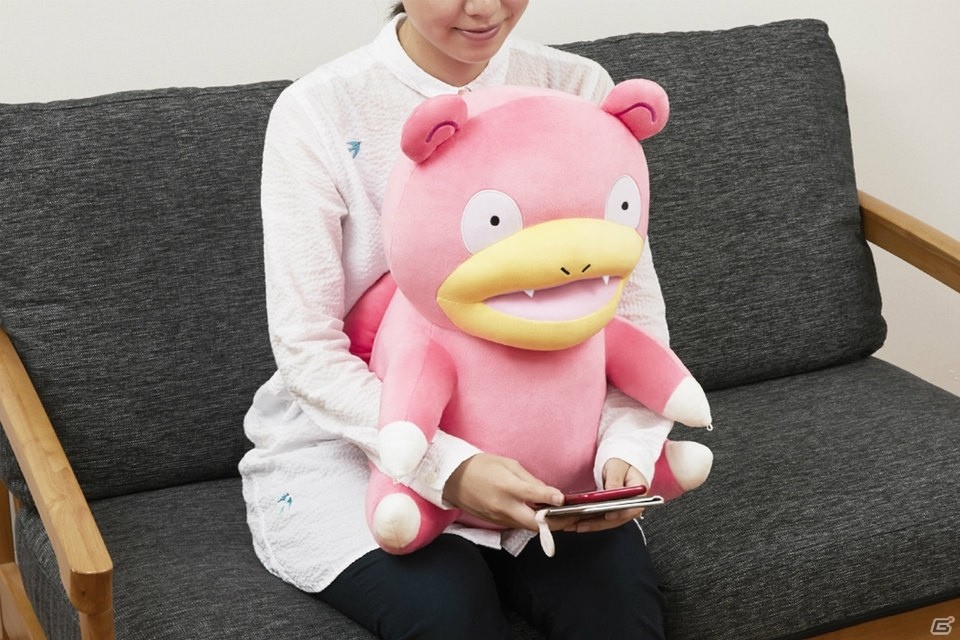 人気ポケモン「ヤドン」が着脱可能なアームレスト付きのPCクッションになって登場！の画像2