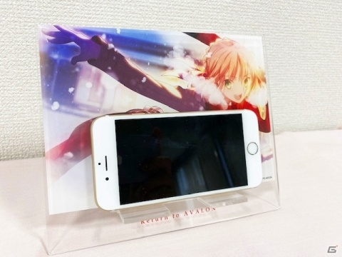 画集「Return to AVALON -武内祟Fate ART WORKS-」のスマホスタンド付きセットが12月25日にアニメイト限定で発売！の画像2
