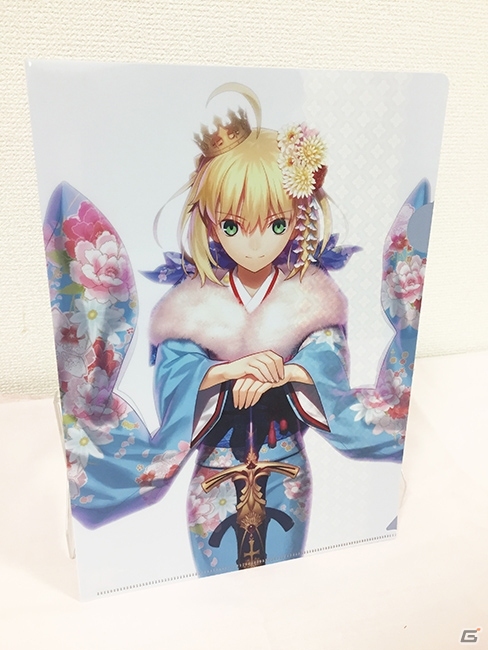 画集「Return to AVALON -武内祟Fate ART WORKS-」のスマホスタンド付きセットが12月25日にアニメイト限定で発売！の画像4