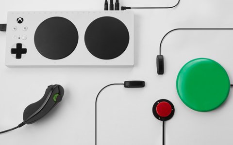 重い障碍のある方でもゲームを楽しめるコントローラー「Xbox Adaptive Controller」が数量限定で発売