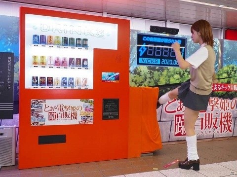 伊織もえさんが豪快に自販機を蹴る！「とある電撃姫の蹴自販機」設置記念イベントをレポートの画像6