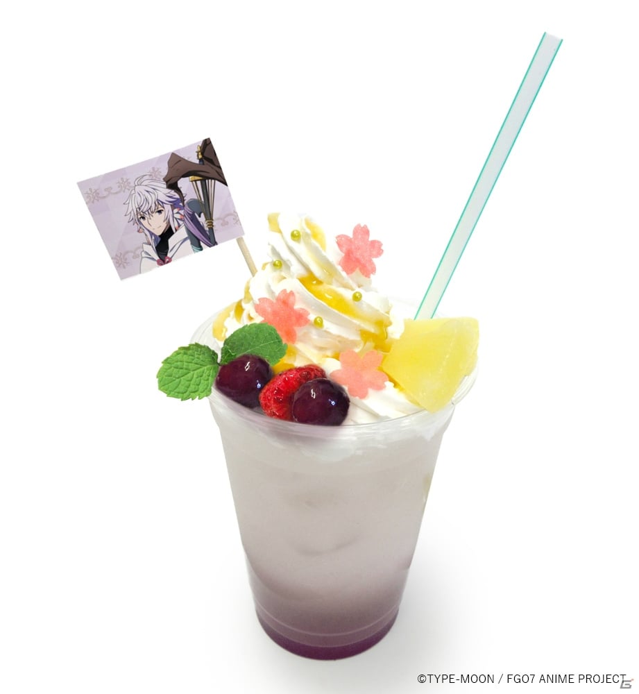 マーリンの花舞うホワイトドリンク　価格：890円