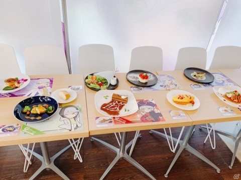 「プリパラ」セレブリティなカフェに語尾は不要！「紫京院ひびき“ホワイトデーディナーショー”コラボカフェ」内覧会の模様をレポートの画像2