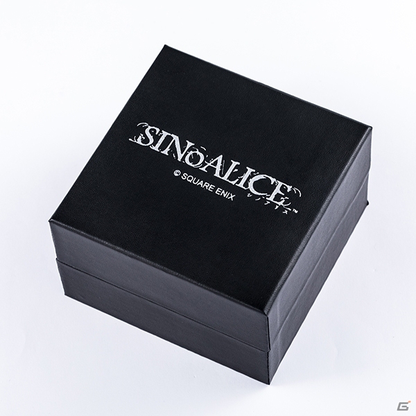 「SINoALICE」アリスとスノウホワイトをイメージした腕時計＆バッグが登場！予約受付が開始の画像6