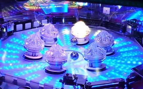 ピンボールの爽快感が味わえるメダルプッシャーゲーム「スマッシュスタジアム」が稼働開始！