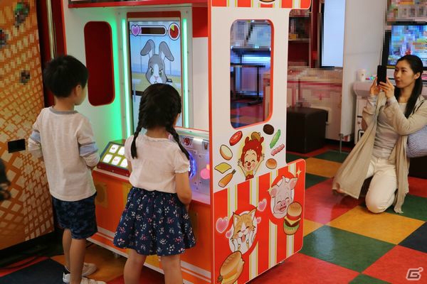 リアルなごっこ遊びが楽しめるキッズ向けビデオゲーム「わくわく♪ハンバーガー」が2020年3月中旬より稼働開始！の画像11