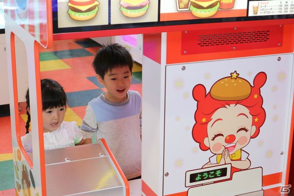 リアルなごっこ遊びが楽しめるキッズ向けビデオゲーム「わくわく♪ハンバーガー」が2020年3月中旬より稼働開始！の画像8